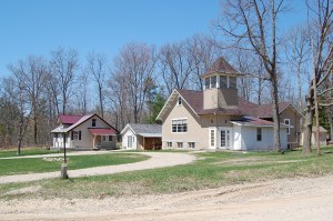 roush-0011 3 Bedr on left-Office in center-Large home on right
