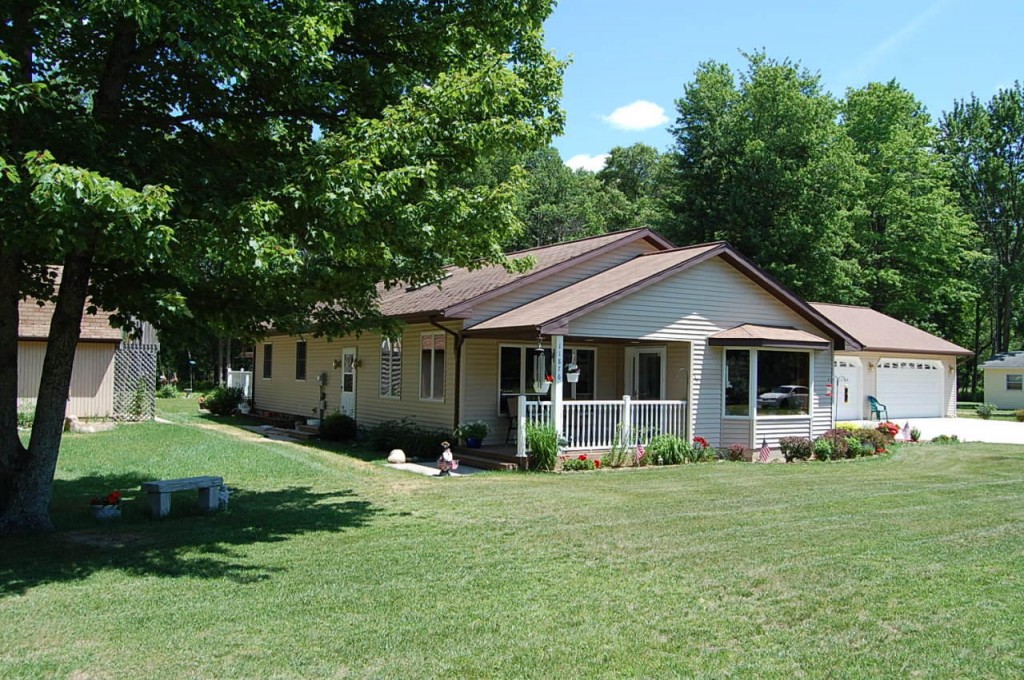 Featured Home For Sale 11876 Woody Dr MI 48653